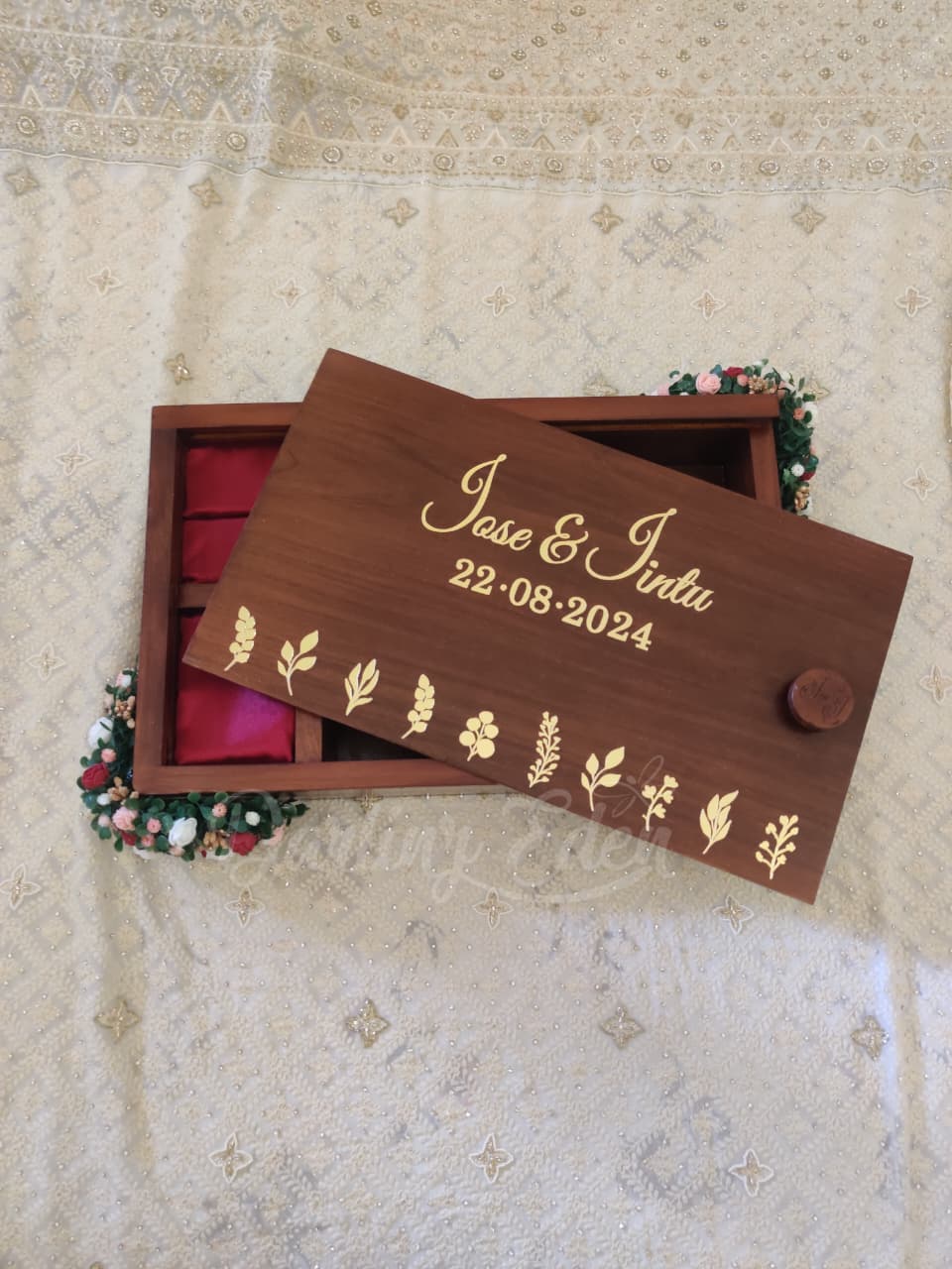 SLIDING SAREE BOX