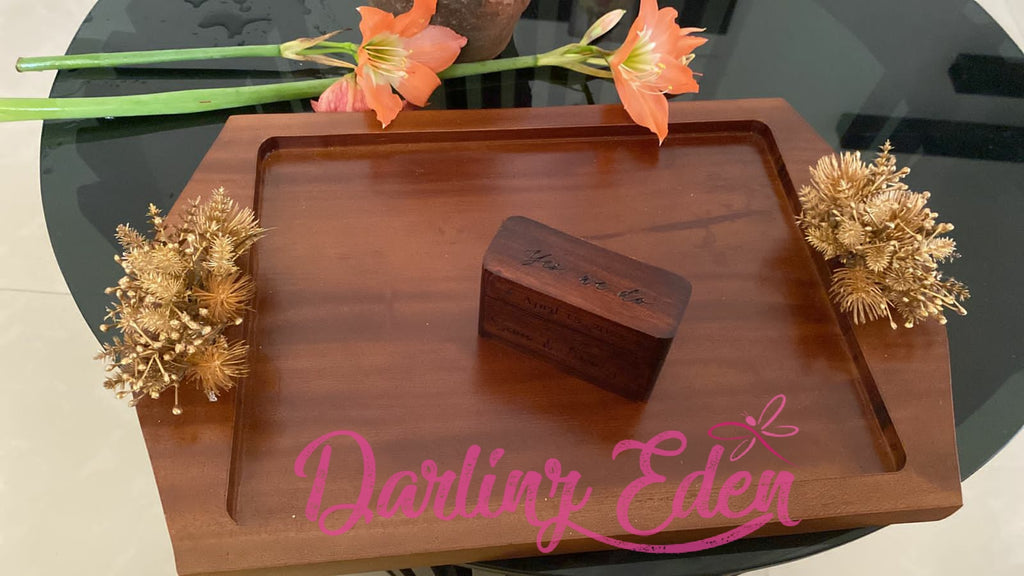 Airpod style ring box with tray